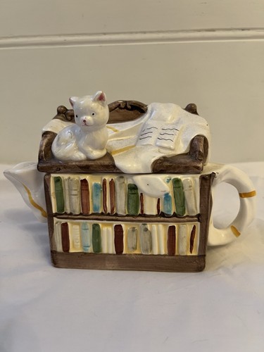 Cat bookshelf vintage - on,