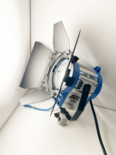 Arri 300 plus 300w fresnel - 300,