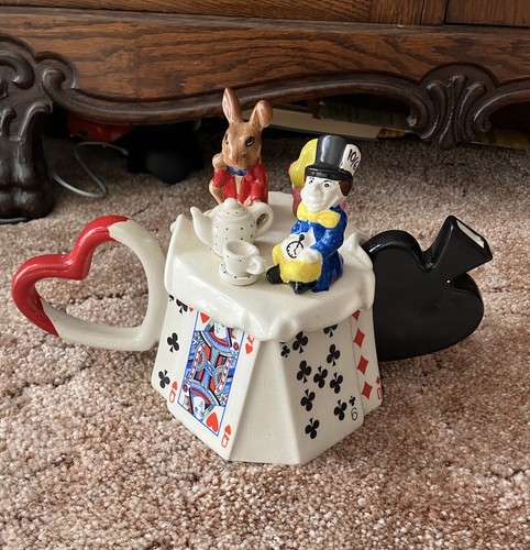 Alice wonderland teapot - alice, in