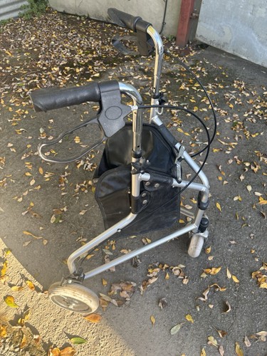 Walker wheeled mobility aid - walker, 3-wheeled