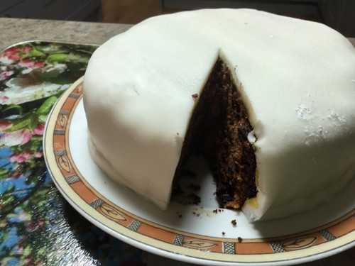 Round rich fruit - rich, cake