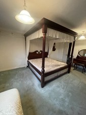 4 Poster Bed King Size.