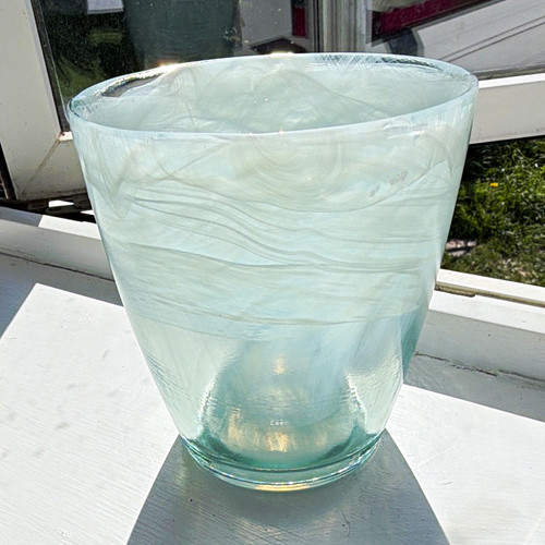 Light turquoise white swirl - light,