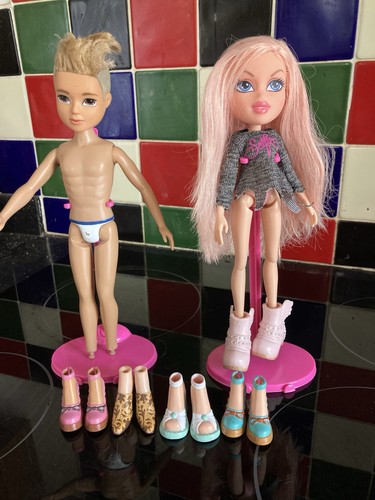 Two bratz dolls - dolls, selfie