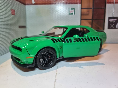 Dodge challenger hellcat green - dodge,