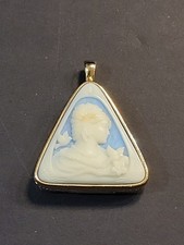 Vintage Estee Lauder Solid Perfume Blue Cameo Compact Cord Pendant Necklace