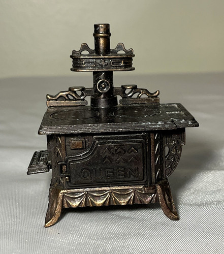Vtg queen cast iron miniature - queen,