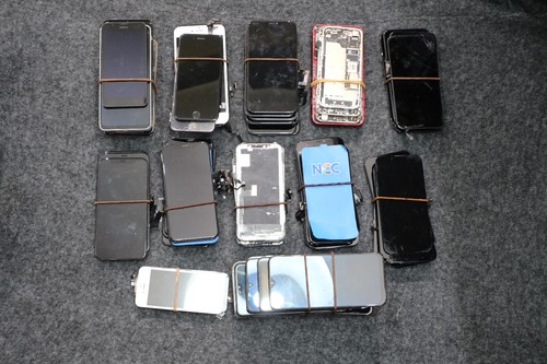 Massive apple samsung phone - apple,