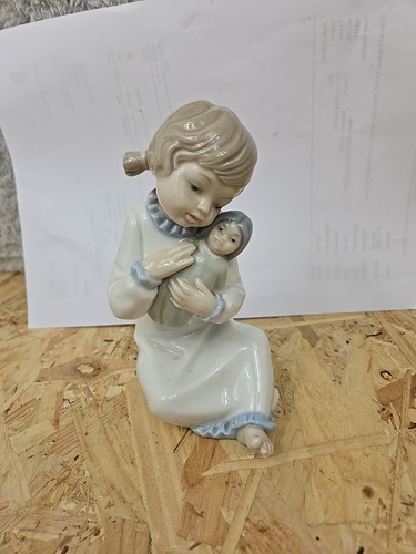 Nao lladro girl singing - nao,