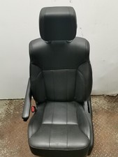 Land Rover Discovery 5 Front