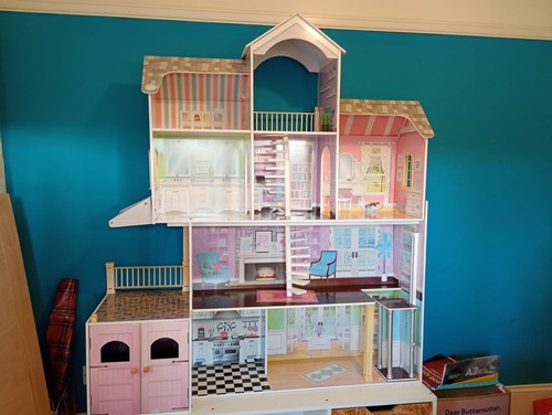 Barbie house and bundle - barbie,