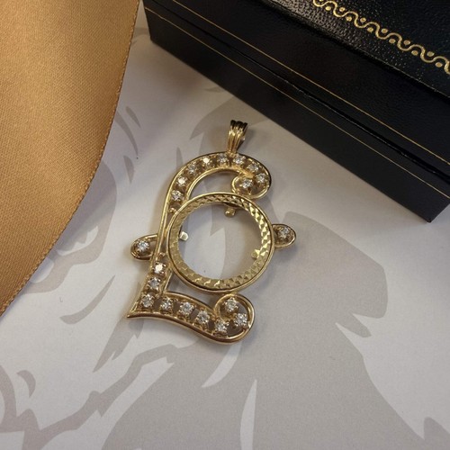 9ct gold half sovereign - half,