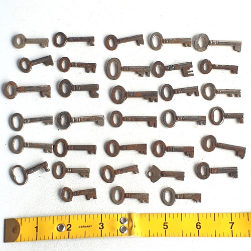 Old vintage keys - 33, 26mm