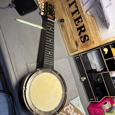 Antique Banjolele Down South
