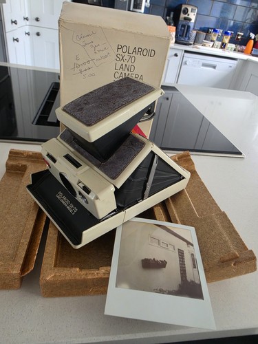Polaroid camera model 2 - sx-70,