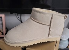Women's UGG Short Sand Boots