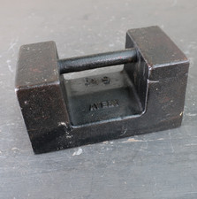 Vintage Avery Ltd 5kg Cast Iron Weight - Door Stop - 1972