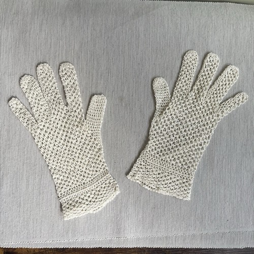 Vintage crotchet lace gloves - lace,