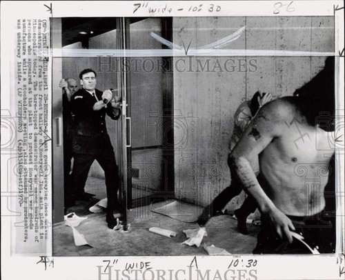 1970 press photo guard - press, sprays