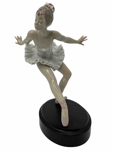 Lladro curtain call posed - call,