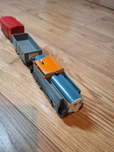 Den train trucks - trucks,