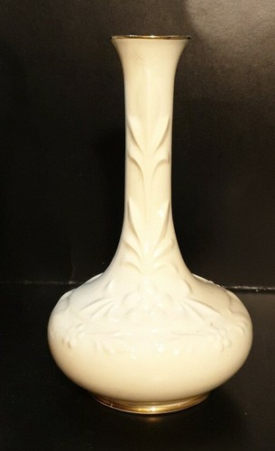 Very pretty aynsley - very, embossed