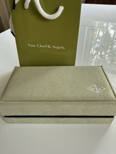 Van Cleef Arpels Bracelet Velvet Box And Gift Bag What Is In The Pictures.