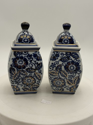 Pair oriental porcelain - of,