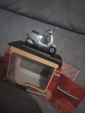 Vespa ET4 2003 Diecast Model