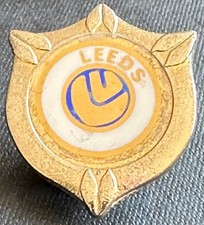LEEDS UNITED Vintage insert badge Maker COFFER London Brooch pin 31mm x 37mm
