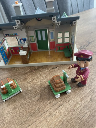 Postman pat greendale train - pat,