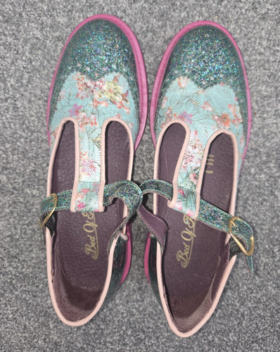 Irregular choice bed - choice/bed, of