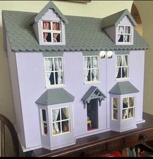 Dolls house including furniture and little figures (Lundby?) collect Cornwall