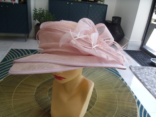 Pretty ladies pale - ladies, pastel