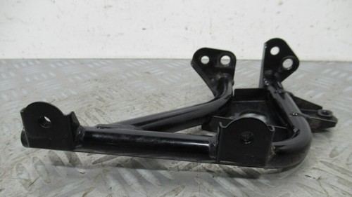 Front right fairing attachment
