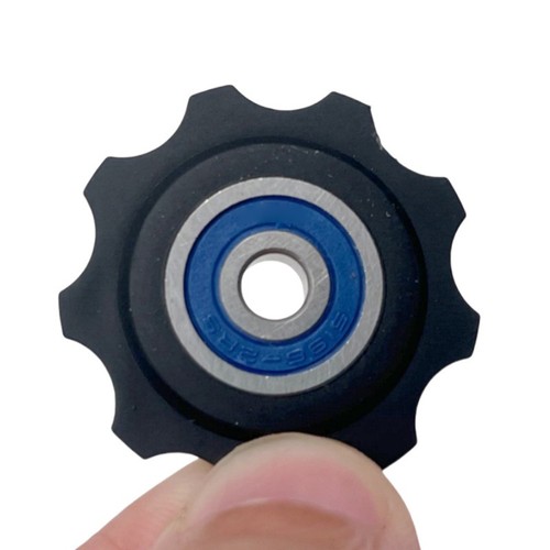 Bike drivetrain guide - guide, roller