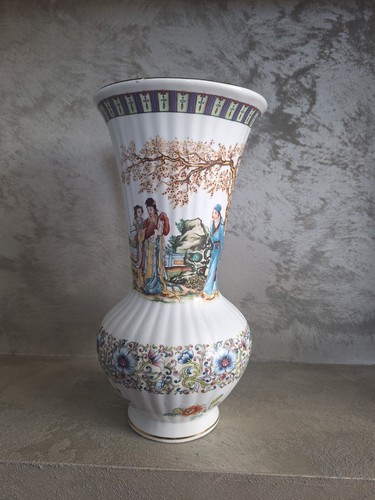 Vintage vase cararesi - by,