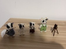 Sylvanian Families Buttercup Cow Family Gripping Hands