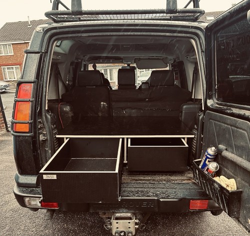 Land rover discovery - land, rear
