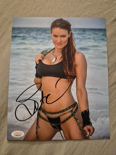 Lita wrestling autographed - wrestling,