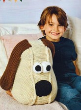 CROCHET  PATTERN  WALLACE & GROMIT **GROMIT CUSHION **  COL PRINT THICK PAPER