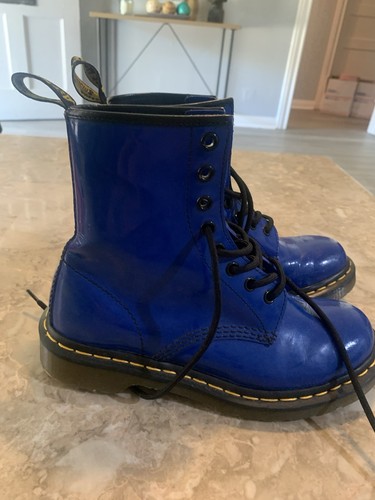 Martens women size 6 - dr.,