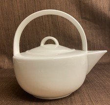 Maxwell & Williams Cashmere White China Tea Pot. Elegant/Stylish Modern Design. 