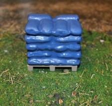 BLUE RESIN 1/32 , PALLET &