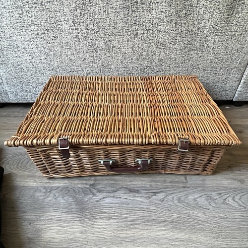 Vintage picnic hamper basket - picnic, hamper/basket