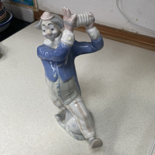 Lladro type figurine - figurine, circus