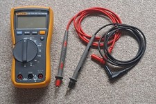 Fluke 115 True RMS Handheld