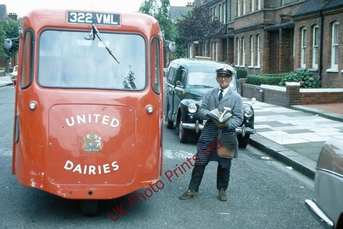 Photo 6x4 electric milk float - electric,