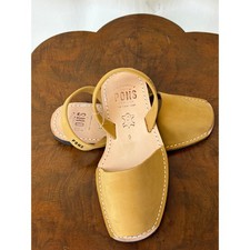 NWT Pons by Avarca Mustard