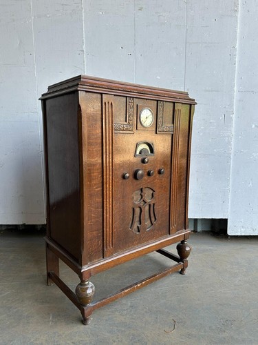 1940 oak cased radiogram - cased,